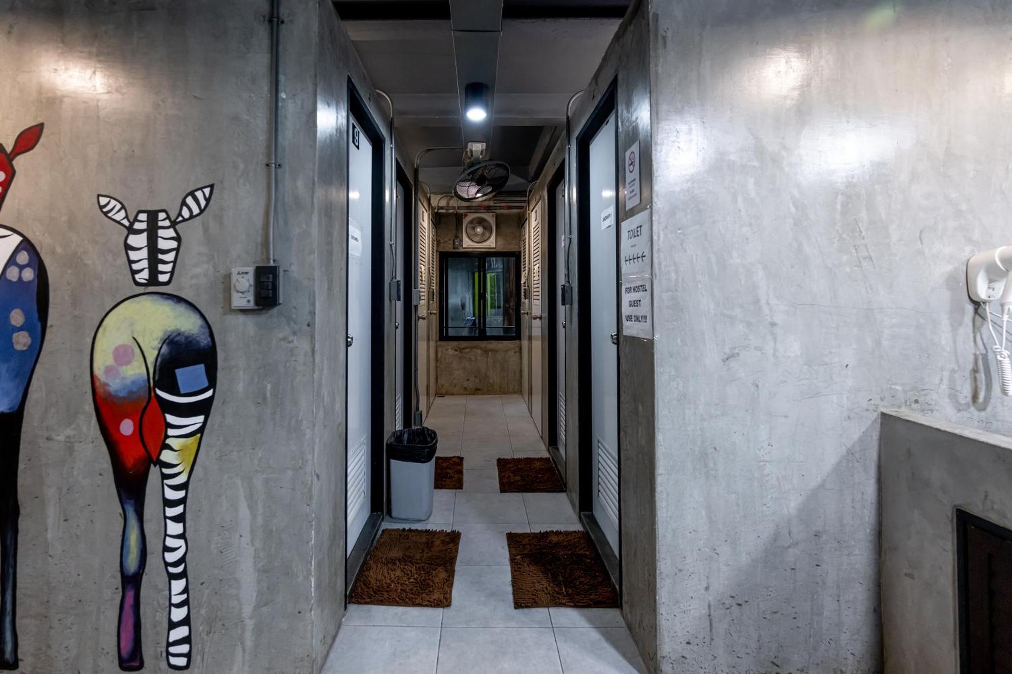 Vibes Hostel Bangkok Exteriör bild