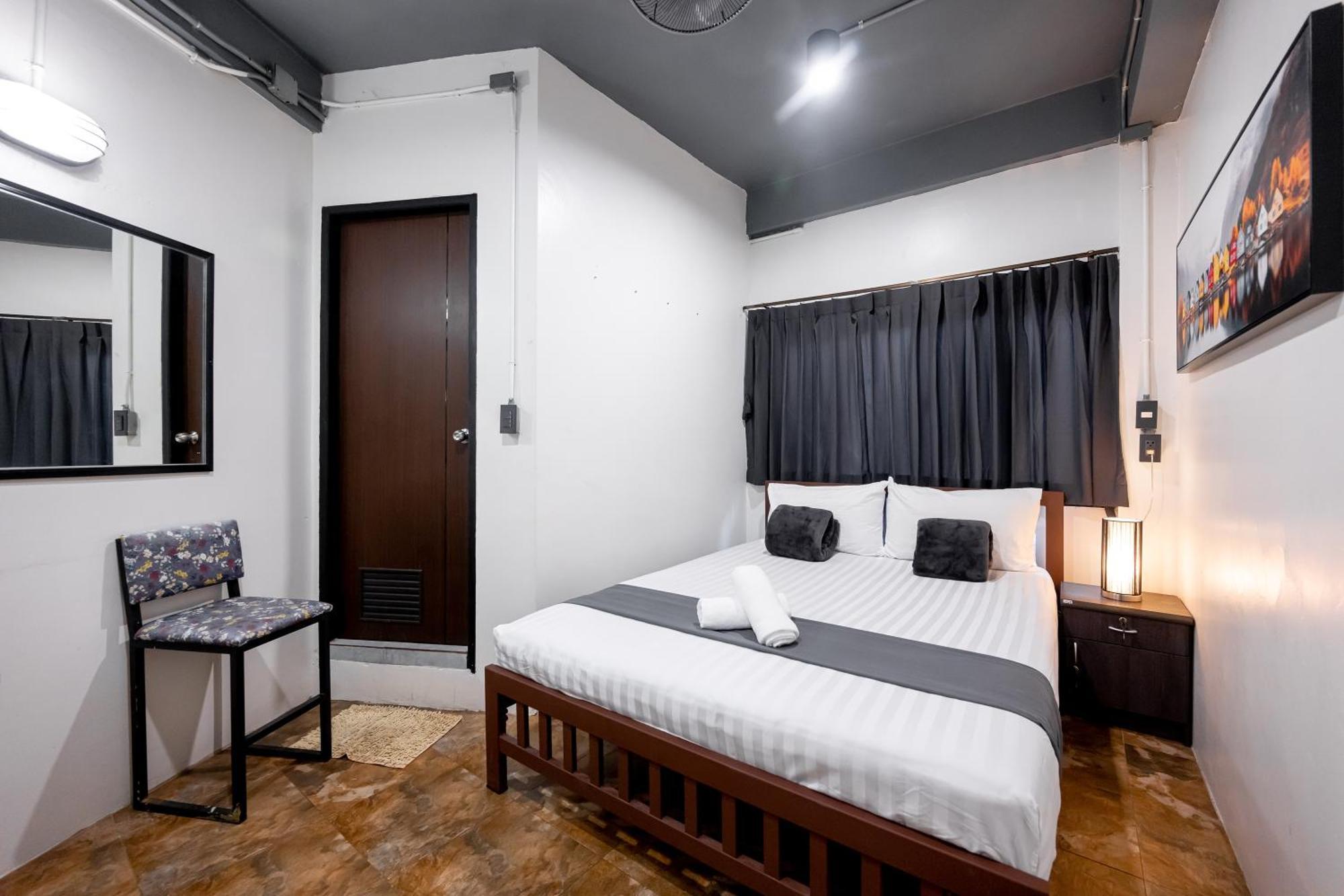 Vibes Hostel Bangkok Exteriör bild