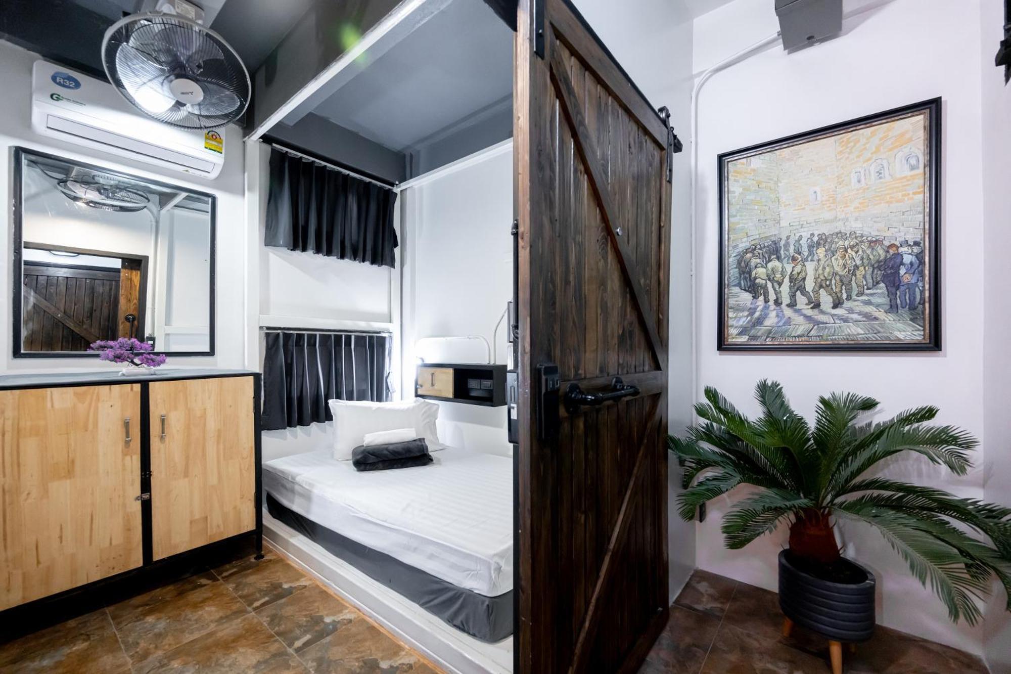 Vibes Hostel Bangkok Exteriör bild