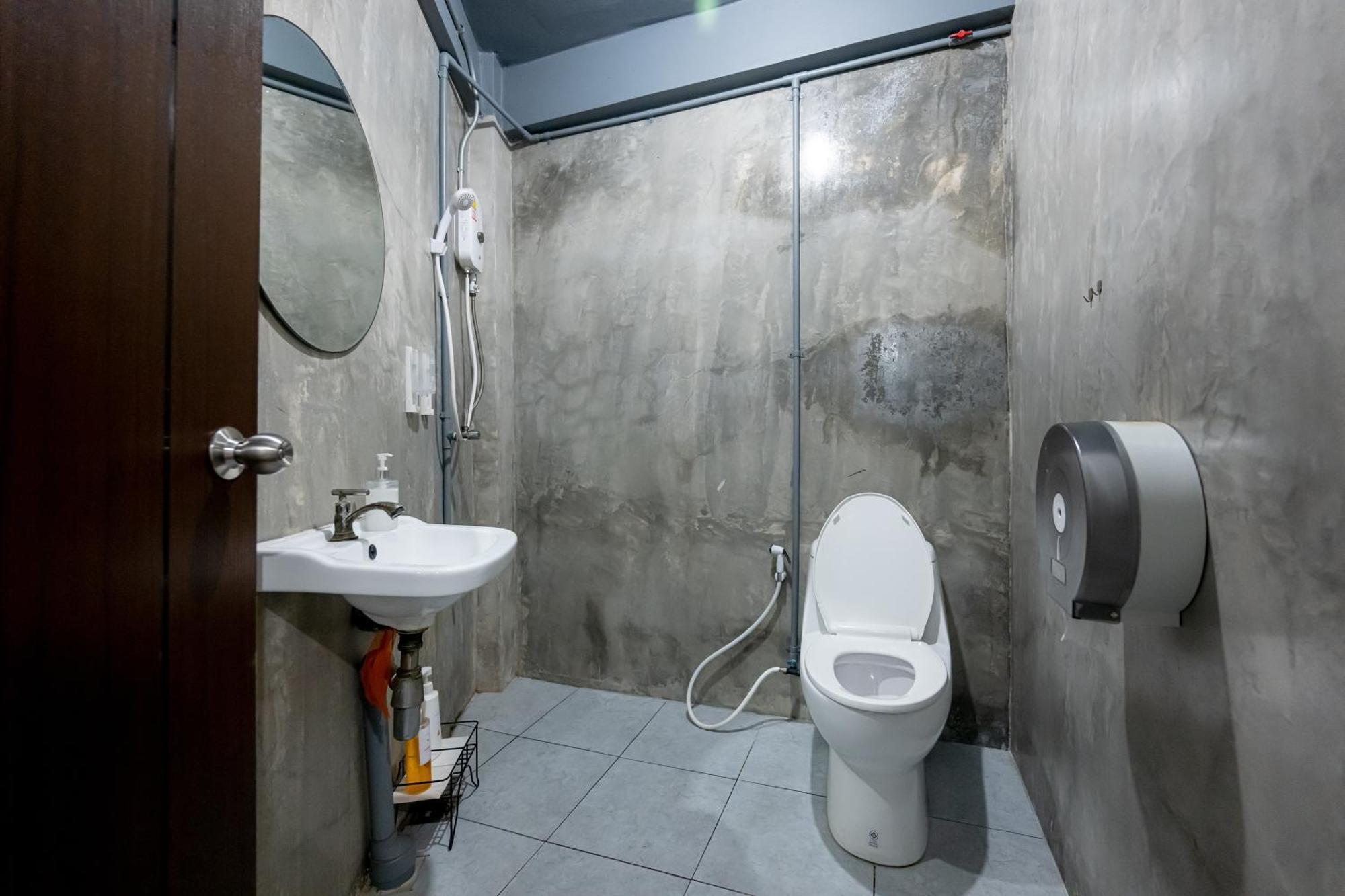 Vibes Hostel Bangkok Exteriör bild