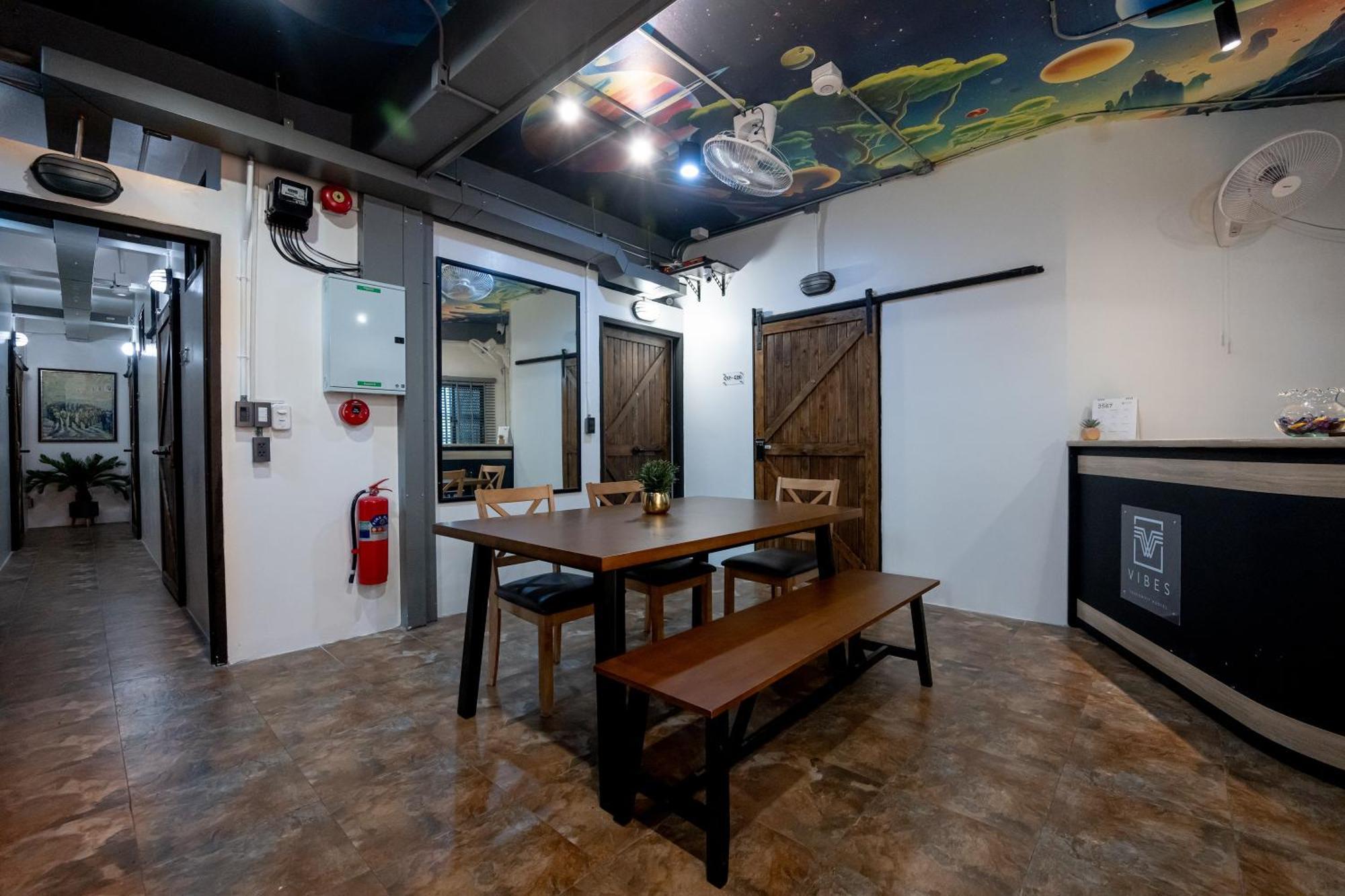 Vibes Hostel Bangkok Exteriör bild