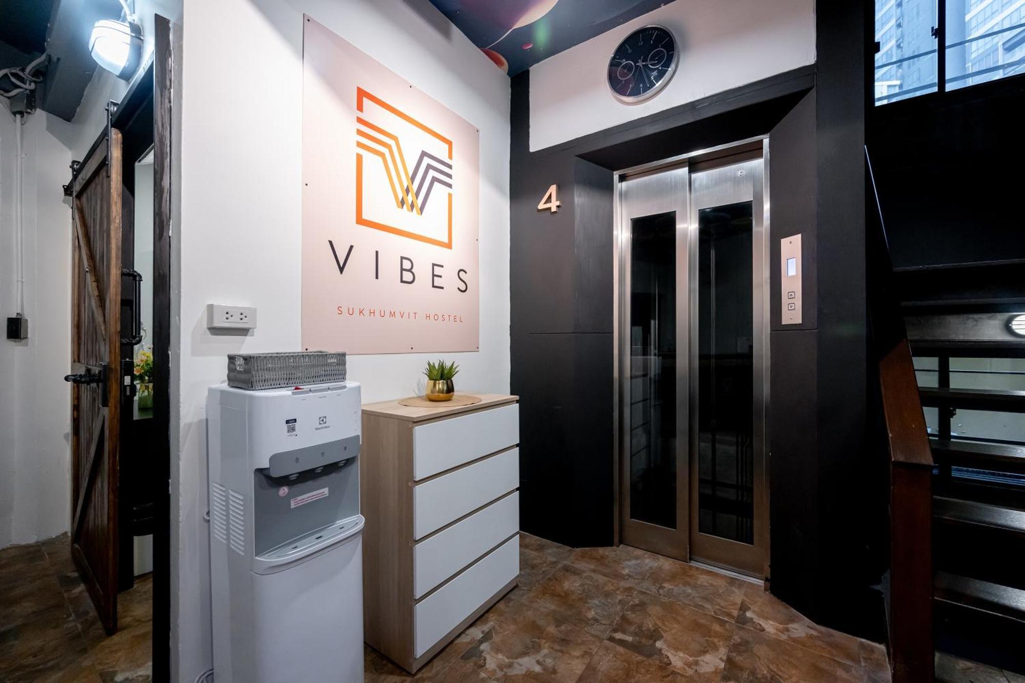 Vibes Hostel Bangkok Exteriör bild